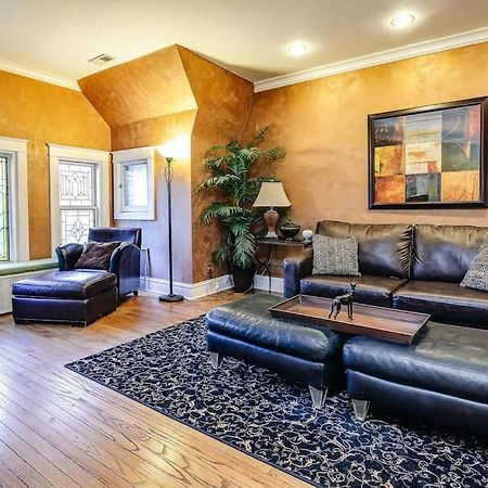 Historic And Unique Brownstone In Gold Coast - Downtown - 3 Apartment Чикаго Екстериор снимка