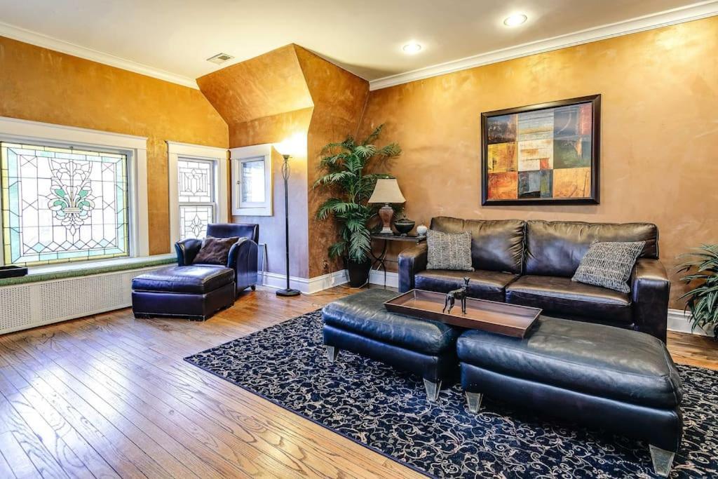 Historic And Unique Brownstone In Gold Coast - Downtown - 3 Apartment Чикаго Екстериор снимка