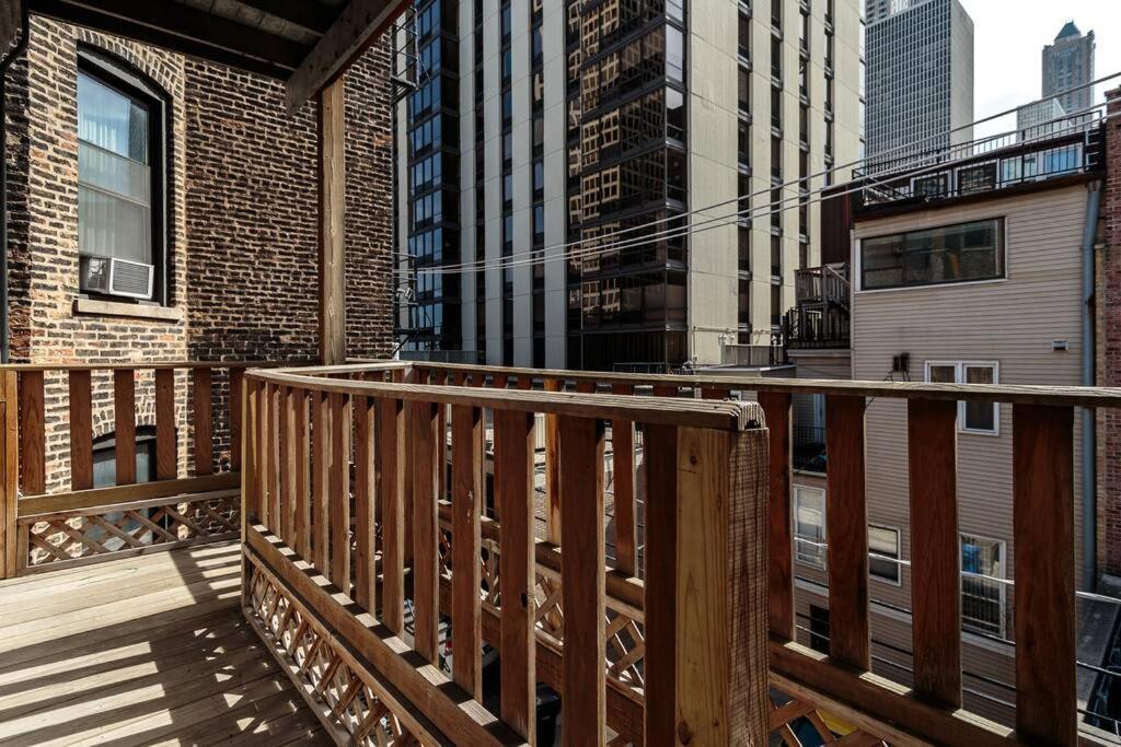 Historic And Unique Brownstone In Gold Coast - Downtown - 3 Apartment Чикаго Екстериор снимка