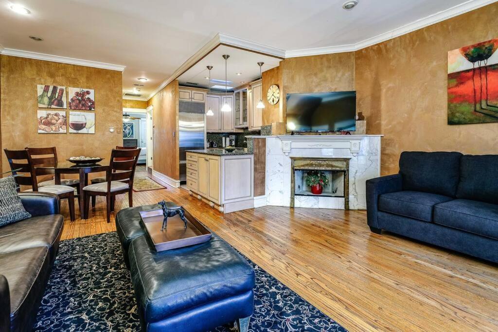 Historic And Unique Brownstone In Gold Coast - Downtown - 3 Apartment Чикаго Екстериор снимка