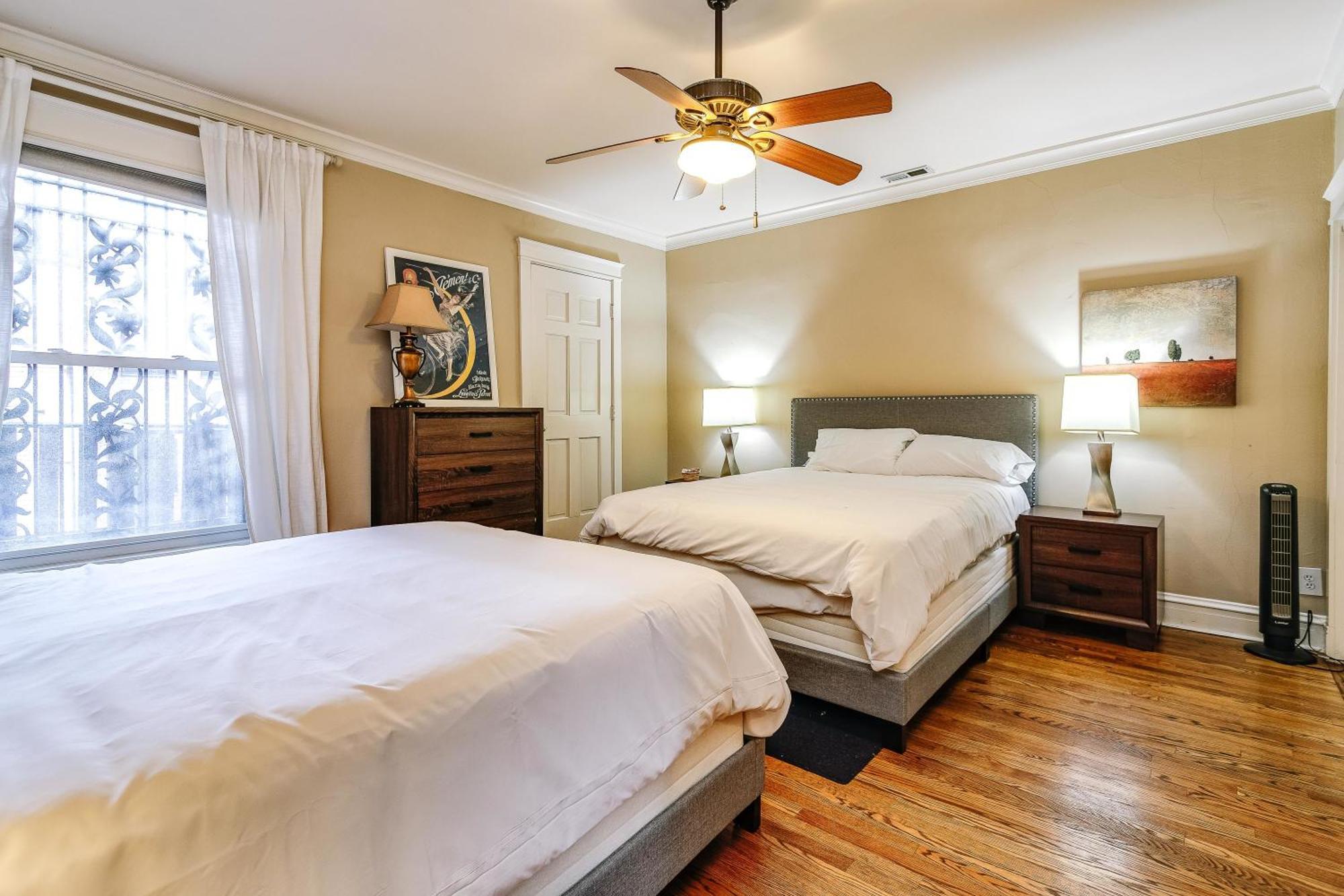 Historic And Unique Brownstone In Gold Coast - Downtown - 3 Apartment Чикаго Екстериор снимка