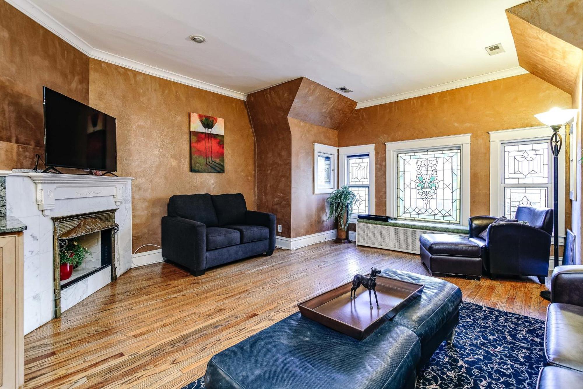 Historic And Unique Brownstone In Gold Coast - Downtown - 3 Apartment Чикаго Екстериор снимка